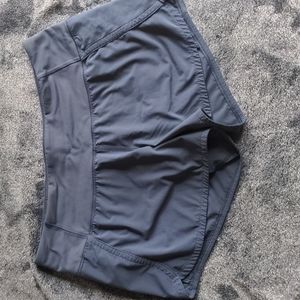 Lululemon Speed Up Low Rise 4" size 6